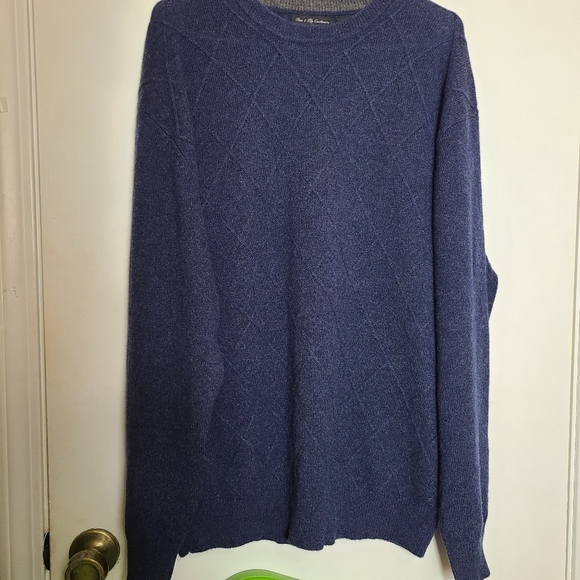 W.H. Belk Other - W. H. Belk 100% Cashmere Crewneck Sweater Soft